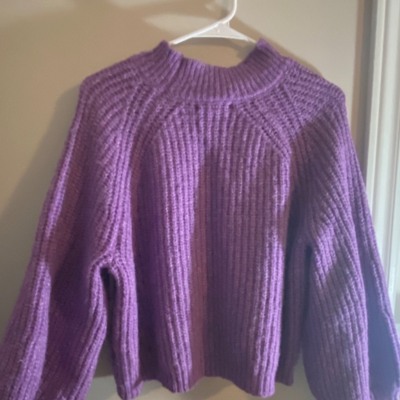 Sweaters - Picture 4 of 4